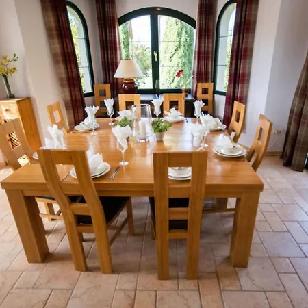Villa Impressive Dazura In Valtocado *