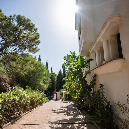 Villa Impressive Dazura In Valtocado