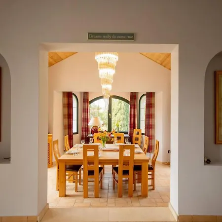 Villa Impressive Dazura In Valtocado